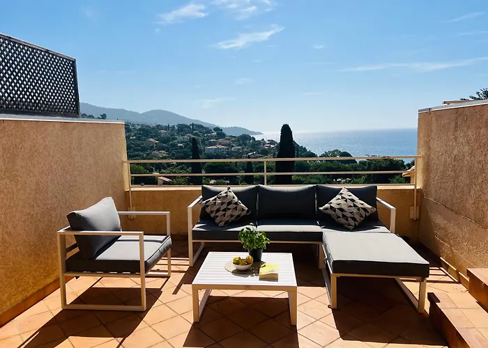 Le Soleil Bleu - Calme, Terrasse Et Vue Apartmán Le Lavandou
