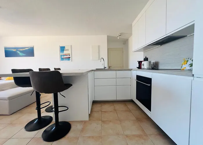 Le Soleil Bleu - Calme, Terrasse Et Vue Apartmán Le Lavandou